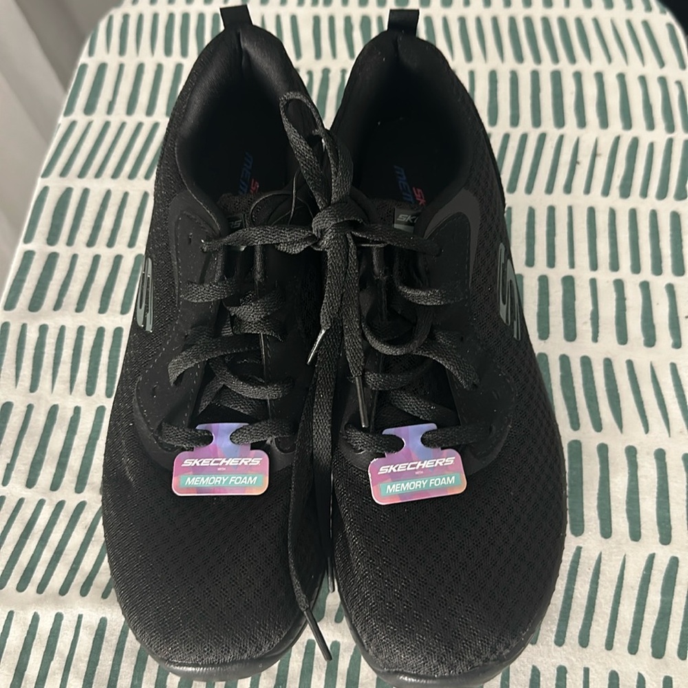 Brand new women’s sketchers memory foam very comfortable to wear